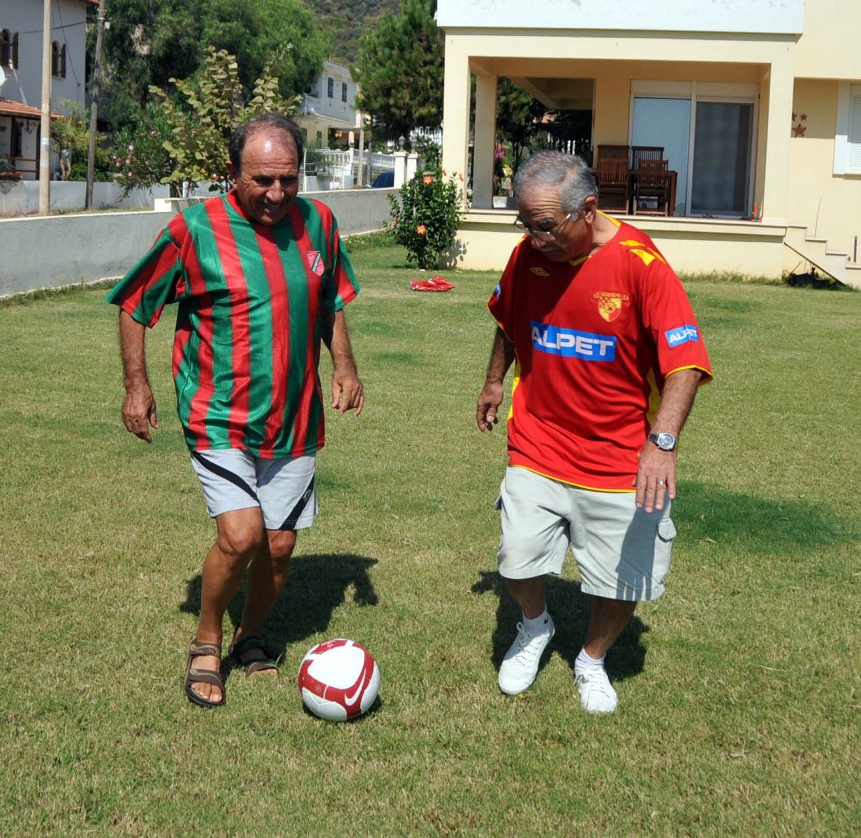 Efsane futbolcu Erkan hayatını kaybetti!